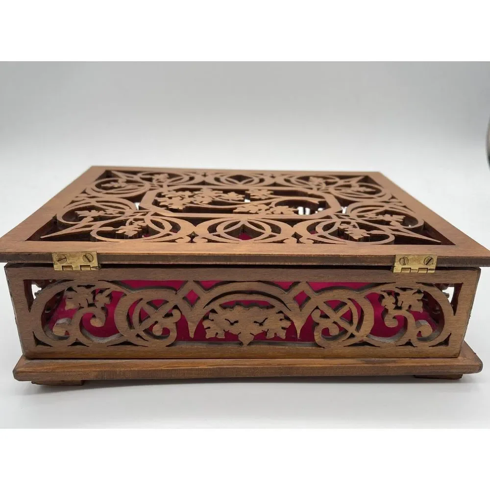 Wooden‎ Laser Cut Keepsake Box Leaf Motif Lightweight Red Lining 9